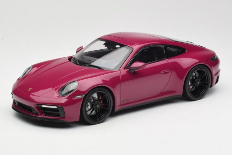 Porsche 911 992 Carrera 4 GTS Rubystar Minichamps 1:18 155063102 Druckguss