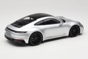 Porsche 911 992 Carrera 4 GTS Silber Minichamps 1:18 155063104 Druckguss — Bild 2 von 6
