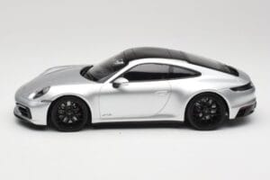 Porsche 911 992 Carrera 4 GTS Silber Minichamps 1:18 155063104 Druckguss — Bild 3 von 6