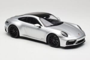 Porsche 911 992 Carrera 4 GTS Silber Minichamps 1:18 155063104 Druckguss — Bild 4 von 6