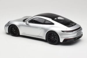 Porsche 911 992 Carrera 4 GTS Silber Minichamps 1:18 155063104 Druckguss — Bild 5 von 6