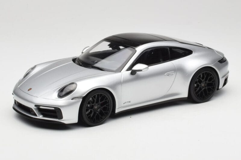 Porsche 911 992 Carrera 4 GTS Silber Minichamps 1:18 155063104 Druckguss