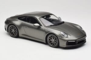 Porsche 911 992 Carrera 4S Aventurine Green Metallic Minichamps 1:18 155067328 Druckguss — Bild 2 von 6