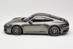 Porsche 911 992 Carrera 4S Aventurine Green Metallic Minichamps 1:18 155067328 Druckguss — Bild 5 von 6
