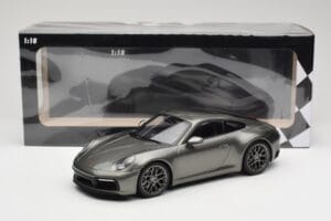 Porsche 911 992 Carrera 4S Aventurine Green Metallic Minichamps 1:18 155067328 Druckguss — Bild 6 von 6