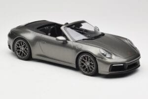 Porsche 911 992 Carrera 4S Cabriolet Mamba Green Metallic Minichamps 1:18 155067337 Druckguss — Bild 4 von 6