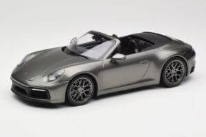 Porsche 911 992 Carrera 4S Cabriolet Mamba Green Metallic Minichamps 1:18 155067337 Druckguss