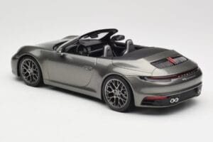 Porsche 911 992 Carrera 4S Cabriolet Mamba Green Metallic Minichamps 1:18 155067337 Druckguss — Bild 5 von 6