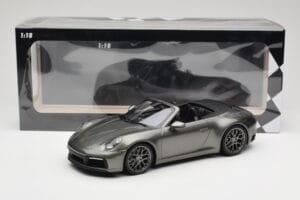 Porsche 911 992 Carrera 4S Cabriolet Mamba Green Metallic Minichamps 1:18 155067337 Druckguss — Bild 6 von 6
