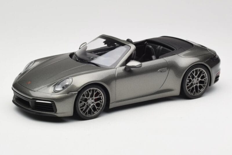 Porsche 911 992 Carrera 4S Cabriolet Mamba Green Metallic Minichamps 1:18 155067337 Druckguss