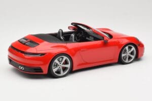 Porsche 911 992 Carrera 4S Cabriolet Rot Minichamps 1:18 155067331 Druckguss — Bild 2 von 6
