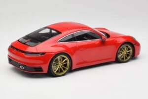 Porsche 911 992 Carrera 4S Guards Rot & Goldene Räder Minichamps 1:18 153067328 Druckguss — Bild 2 von 6