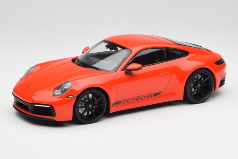 Porsche 911 992 Carrera 4S Lava Orange Minichamps 1:18 155067327 Druckguss
