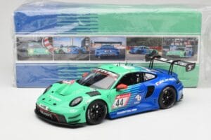 Porsche 911 992 GT3 R Falken #44 D. Eriksson / T. Heinemann 24 Hours of Nurburgring 2023 Minichamps 1:18 113236344 Druckguss — Bild 8 von 8
