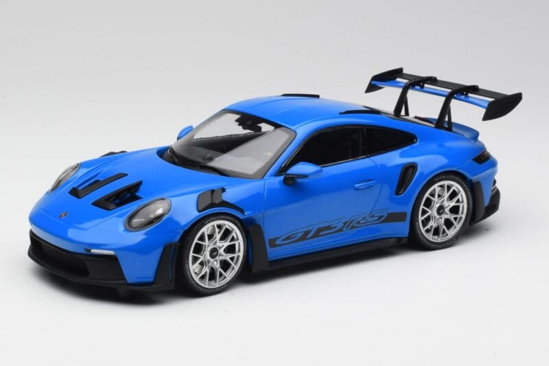 Porsche 911 992 GT3 RS Blau & Silberne Räder & Schwarzes Dekor Minichamps 1:18 153062234 Druckguss