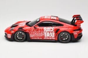 Porsche 911 992 GT3 RS Getspeed Race Taxi Guards Red Minichamps 1:18 110062040 Druckguss — Bild 4 von 8