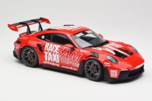 Porsche 911 992 GT3 RS Getspeed Race Taxi Guards Red Minichamps 1:18 110062040 Druckguss — Bild 6 von 8