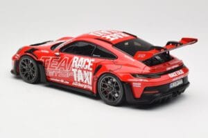 Porsche 911 992 GT3 RS Getspeed Race Taxi Guards Red Minichamps 1:18 110062040 Druckguss — Bild 7 von 8