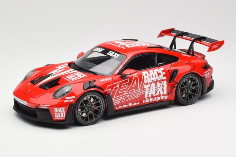 Porsche 911 992 GT3 RS Getspeed Race Taxi Guards Red Minichamps 1:18 110062040 Druckguss