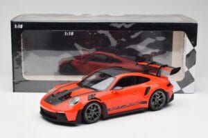 Porsche 911 992 GT3 RS Guards Orange & Silber Felgen Minichamps 1:18 911992002 Druckguss — Bild 6 von 6
