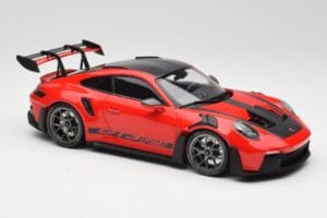 Porsche 911 992 GT3 RS Guards Rot & Silberne Räder Weissach Package Minichamps 1:18 153062246 Druckguss — Bild 4 von 6