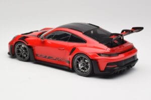 Porsche 911 992 GT3 RS Guards Rot & Silberne Räder Weissach Package Minichamps 1:18 153062246 Druckguss — Bild 5 von 6