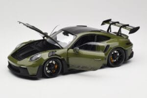 Porsche 911 992 GT3 RS Nato Olive & Black Wheels Minichamps 1:18 110062027 Druckguss — Bild 2 von 8