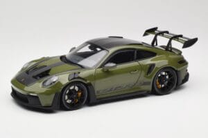 Porsche 911 992 GT3 RS Nato Olive & Black Wheels Minichamps 1:18 110062027 Druckguss