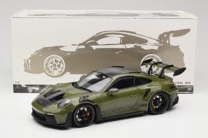 Porsche 911 992 GT3 RS Nato Olive & Black Wheels Minichamps 1:18 110062027 Druckguss — Bild 8 von 8