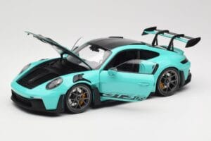 Porsche 911 992 GT3 RS Python Green & Dark Silver Wheels Minichamps 1:18 110062026 Druckguss — Bild 2 von 8
