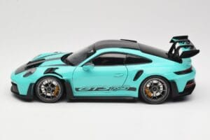 Porsche 911 992 GT3 RS Python Green & Dark Silver Wheels Minichamps 1:18 110062026 Druckguss — Bild 4 von 8