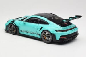 Porsche 911 992 GT3 RS Python Green & Dark Silver Wheels Minichamps 1:18 110062026 Druckguss — Bild 7 von 8