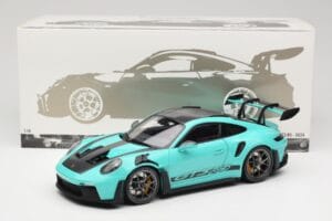 Porsche 911 992 GT3 RS Python Green & Dark Silver Wheels Minichamps 1:18 110062026 Druckguss — Bild 8 von 8