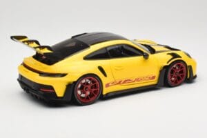 Porsche 911 992 GT3 RS Racing Yellow Weissach Package & Red Wheels Minichamps 1:18 110062025 Druckguss — Bild 3 von 8