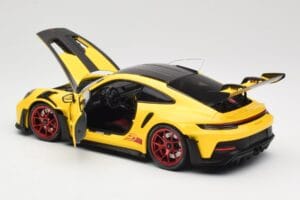Porsche 911 992 GT3 RS Racing Yellow Weissach Package & Red Wheels Minichamps 1:18 110062025 Druckguss — Bild 5 von 8