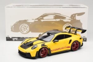 Porsche 911 992 GT3 RS Racing Yellow Weissach Package & Red Wheels Minichamps 1:18 110062025 Druckguss — Bild 8 von 8