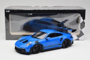 Porsche 911 992 GT3 RS Shark Blau & Schwarze Räder Minichamps 1:18 153062233 Druckguss — Bild 6 von 6