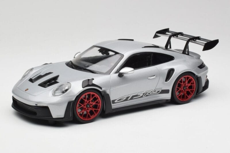 Porsche 911 992 GT3 RS Silber & Rote Räder Minichamps 1:18 153062241 Druckguss