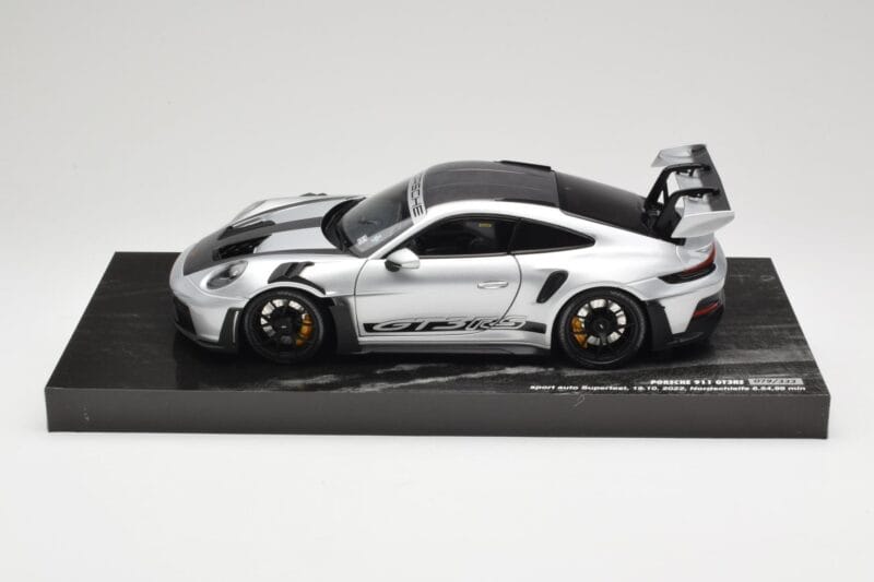 Porsche 911 992 GT3 RS Silber Weissach Package Minichamps 1:18 110062020 Druckguss