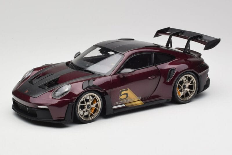Porsche 911 992 GT3 RS Ultraviolett & Silber Räder Minichamps 1:18 110062029 Druckguss