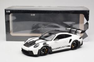 Porsche 911 992 GT3 RS Weiß & Schwarze Räder Minichamps 1:18 155062230 Druckguss — Bild 6 von 6
