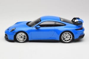 Porsche 911 992 GT3 Shark Blau & Silber Räder Minichamps 1:18 143069015 Resin — Bild 3 von 6