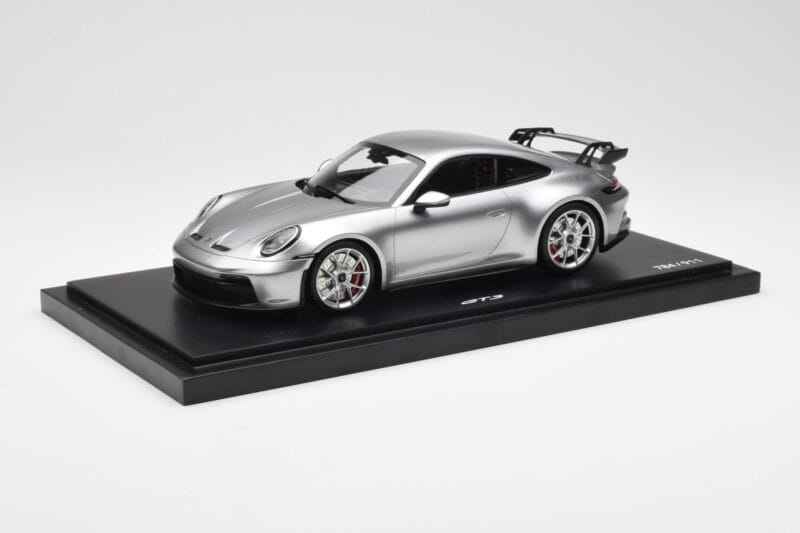 Porsche 911 992 GT3 Silber Minichamps 1:18 WAP0211510M004 Resin