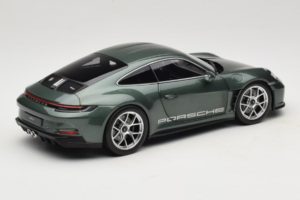 Porsche 911 992 S/T Malachite Green Metallic Norev 1:18 187472 Druckguss — Bild 3 von 8