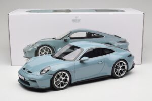 Porsche 911 992 S/T Meisenblau Norev 1:12 127550 Druckguss — Bild 6 von 6