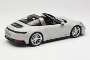 Porsche 911 992 Targa 4 GTS Grau Minichamps 1:18 155061064 Druckguss — Bild 2 von 6