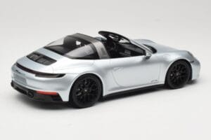 Porsche 911 992 Targa 4 GTS Silber Minichamps 1:18 155061061 Druckguss — Bild 2 von 6