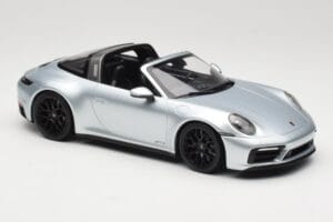 Porsche 911 992 Targa 4 GTS Silber Minichamps 1:18 155061061 Druckguss — Bild 4 von 6
