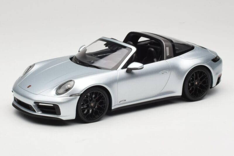 Porsche 911 992 Targa 4 GTS Silber Minichamps 1:18 155061061 Druckguss