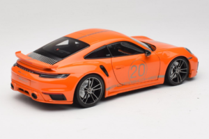 Porsche 911 992 Turbo S Coupe Sport Design Orange Minichamps 1:18 113069074 Druckguss — Bild 3 von 8